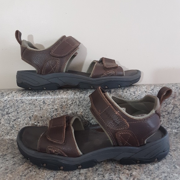 mens rockport shoes with velcro straps